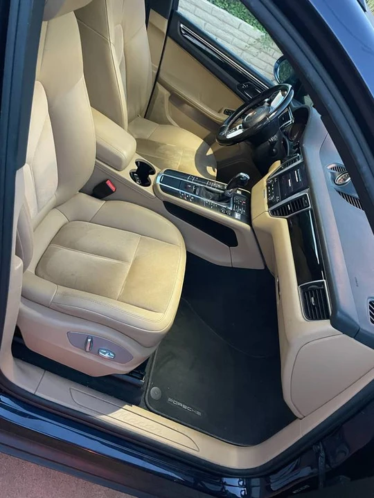 2017 Porsche Macan - Image 17 of 20