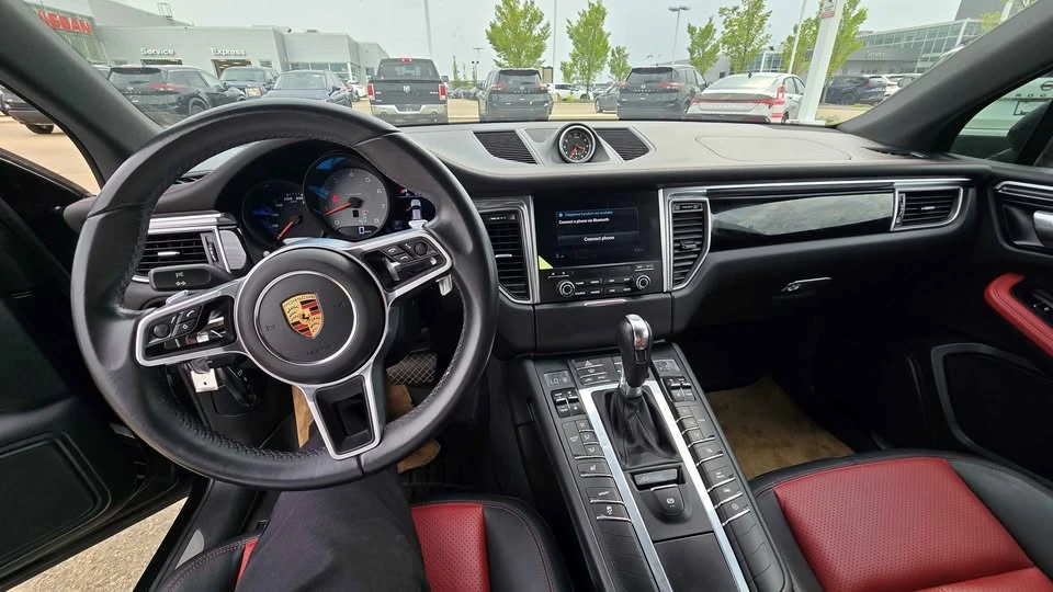2017 Porsche Macan - Image 6 of 10