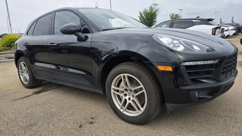 2017 Porsche Macan - Image 4 of 10