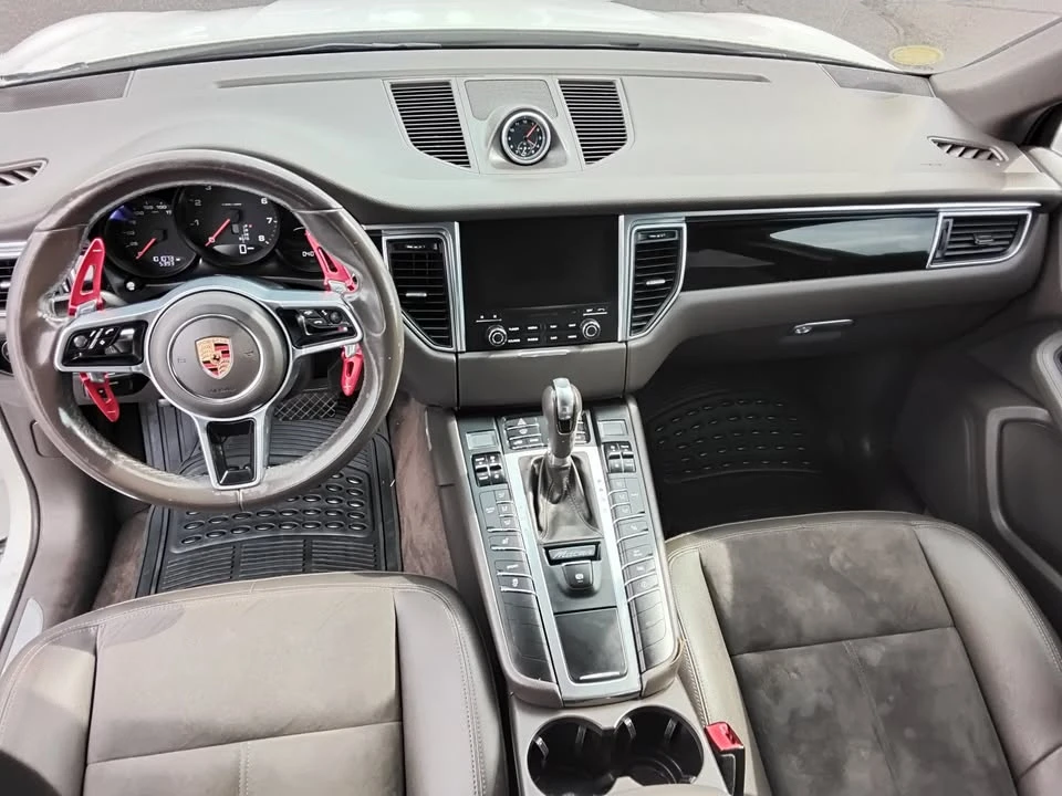 2017 Porsche Macan - Image 9 of 11