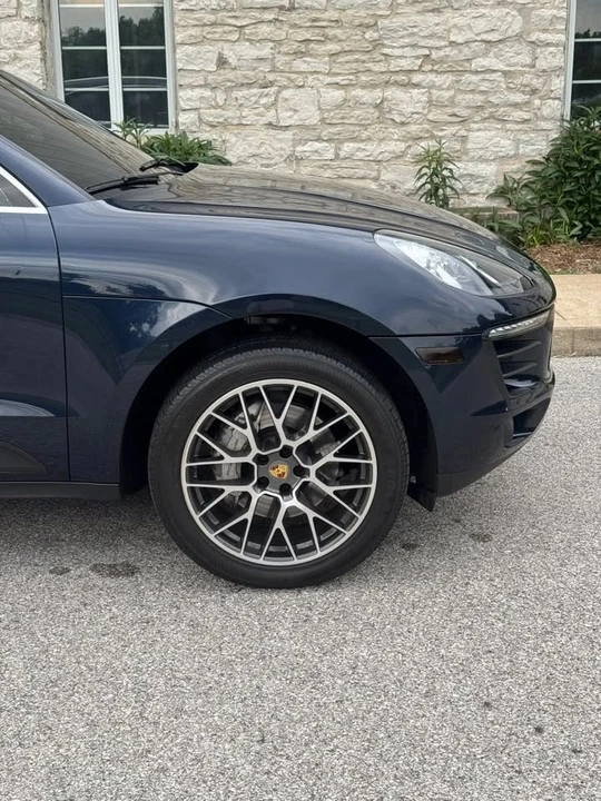 2017 Porsche Macan - Image 10 of 20