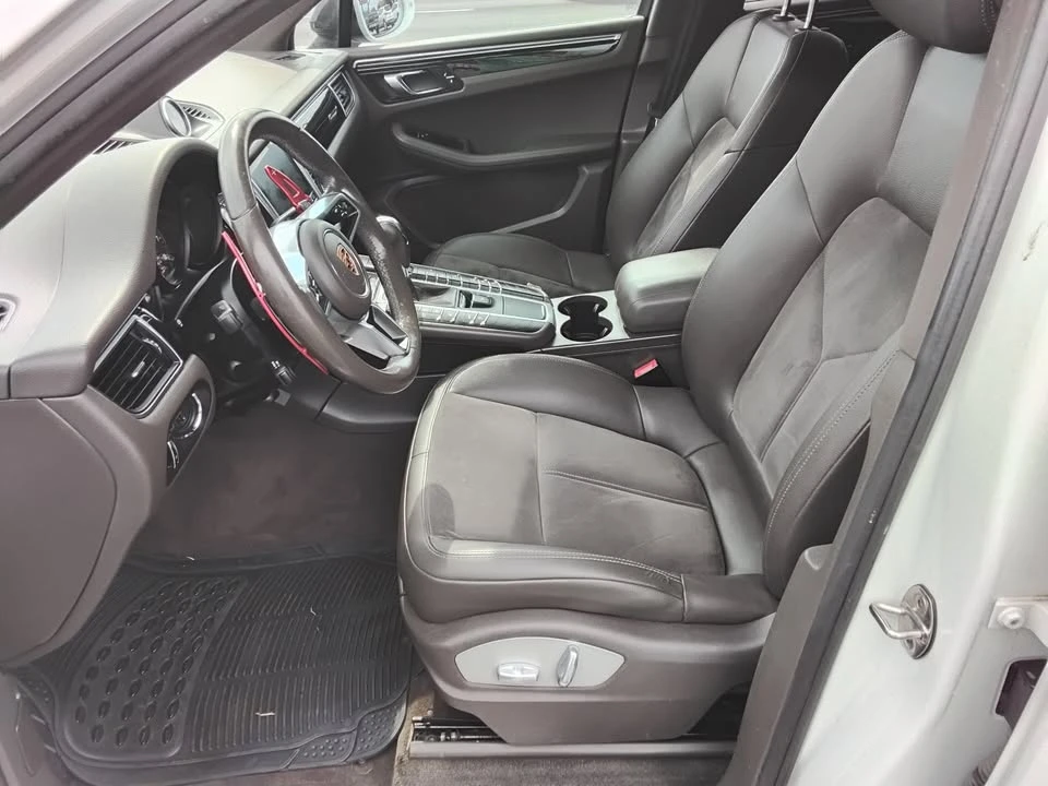 2017 Porsche Macan - Image 10 of 11