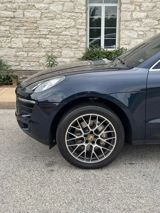 2017 Porsche Macan - Image 2 of 20