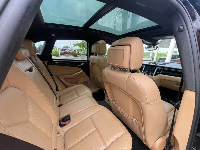 2017 Porsche Macan - Image 18 of 20