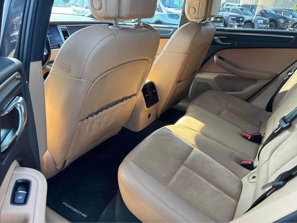 2017 Porsche Macan - Image 12 of 13