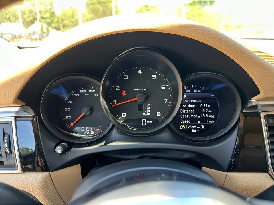2017 Porsche Macan - Image 12 of 16