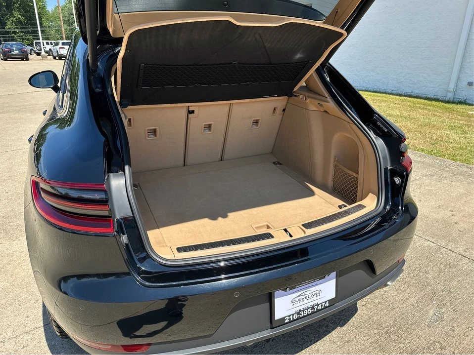 2017 Porsche Macan - Image 9 of 16