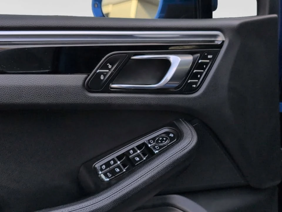 2017 Porsche Macan - Image 7 of 20