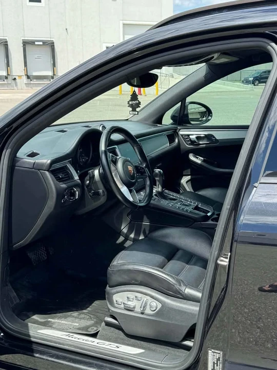 2017 Porsche Macan - Image 9 of 11