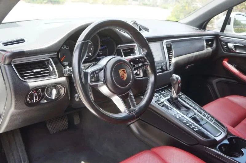 2017 Porsche Macan - Image 11 of 20