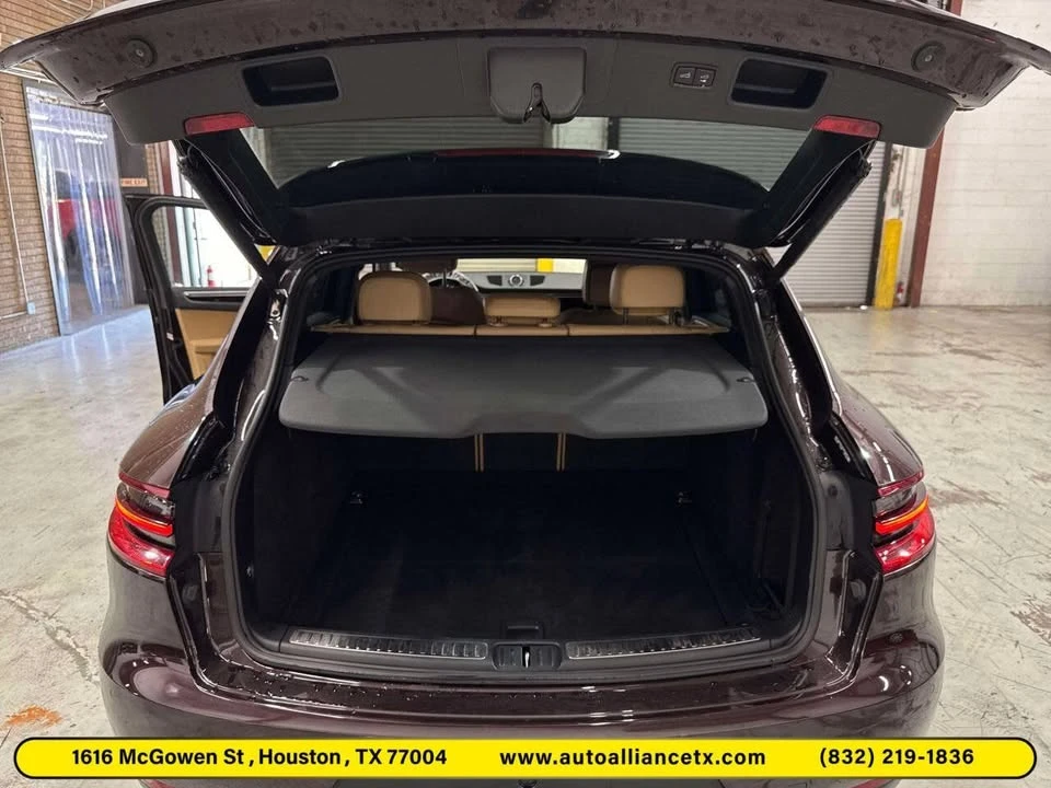 2017 Porsche Macan - Image 11 of 20