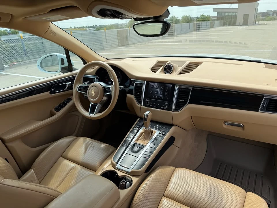 2017 Porsche Macan - Image 5 of 19