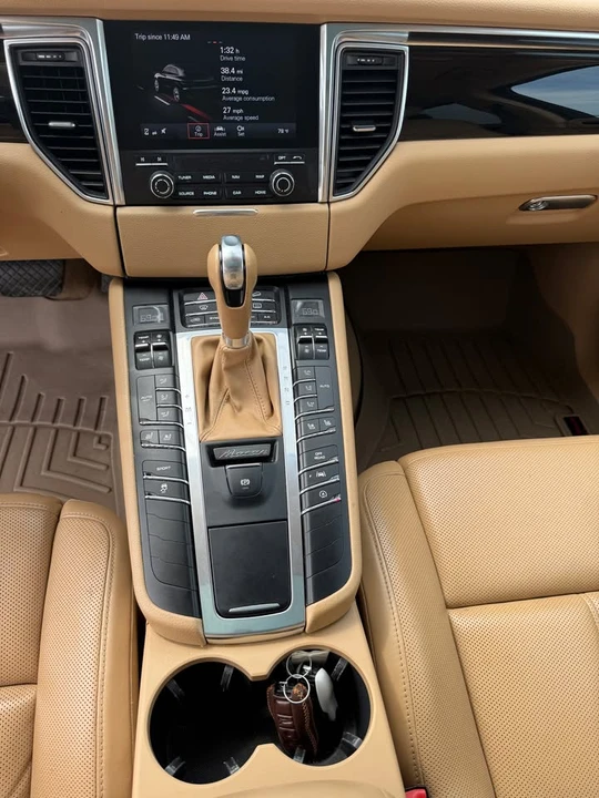 2017 Porsche Macan - Image 14 of 19