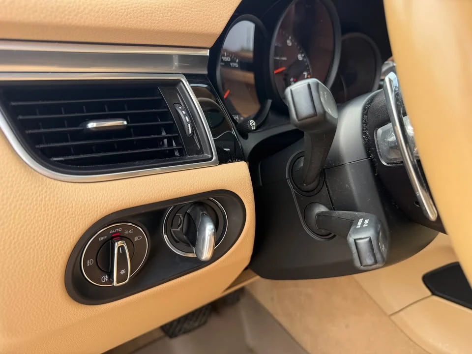 2017 Porsche Macan - Image 9 of 19