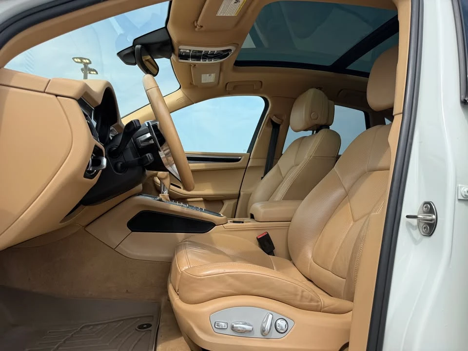 2017 Porsche Macan - Image 6 of 19