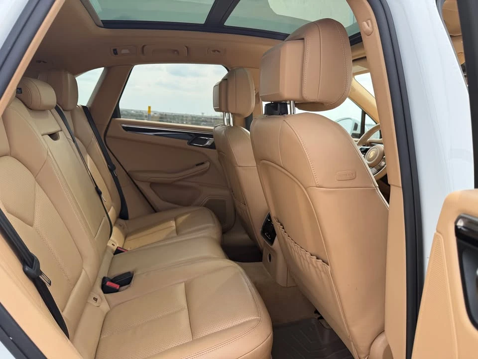 2017 Porsche Macan - Image 13 of 19