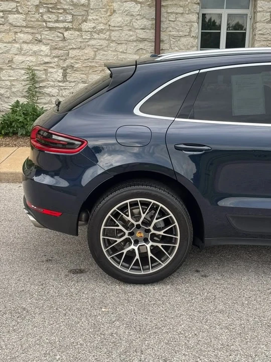 2017 Porsche Macan - Image 8 of 20