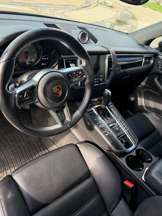 2017 Porsche Macan - Image 6 of 11
