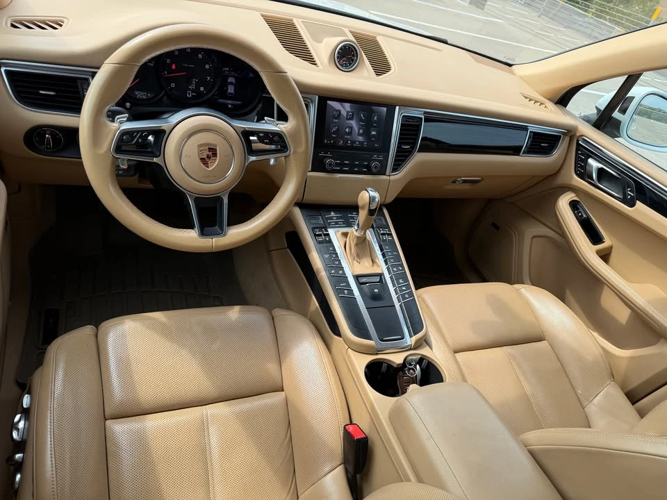 2017 Porsche Macan - Image 10 of 19