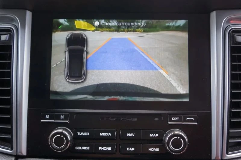 2017 Porsche Macan - Image 18 of 20