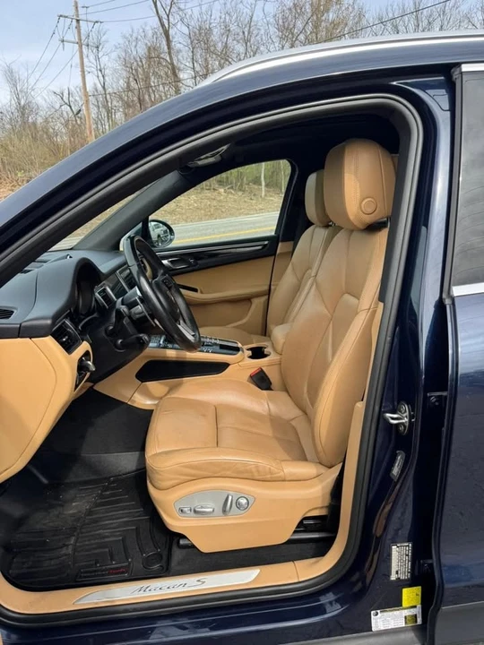 2017 Porsche Macan - Image 18 of 20