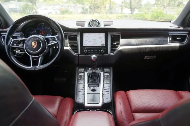 2017 Porsche Macan - Image 16 of 20