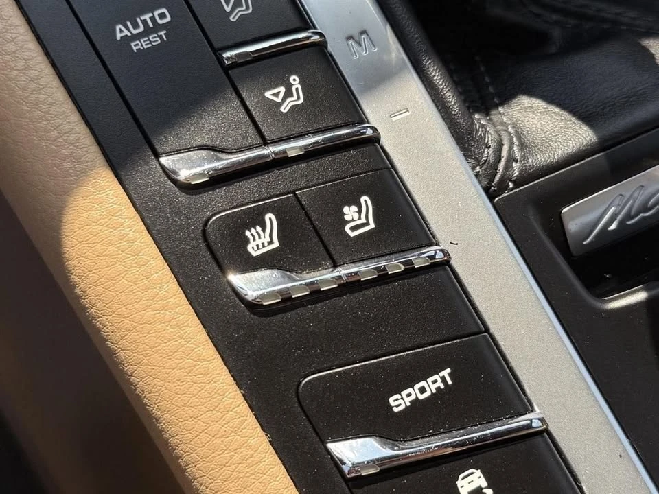 2017 Porsche Macan - Image 17 of 20