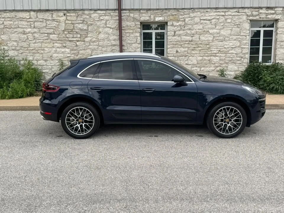 2017 Porsche Macan - Image 9 of 20