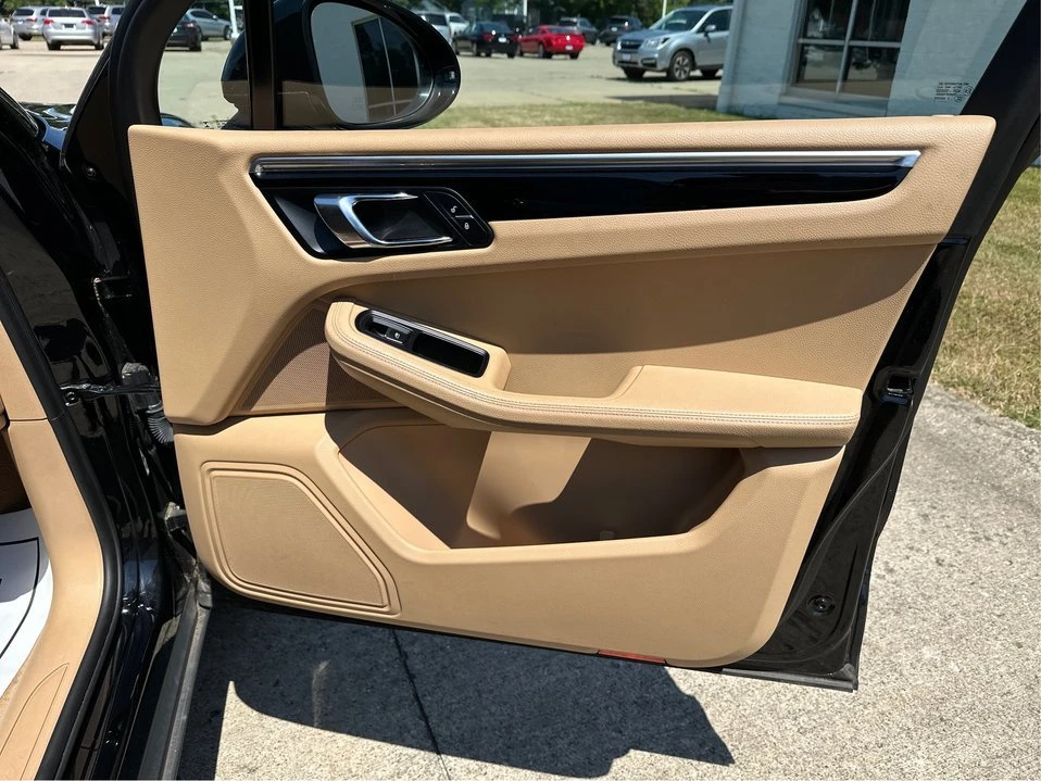 2017 Porsche Macan - Image 16 of 16
