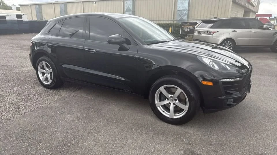 2017 Porsche Macan - Image 11 of 20