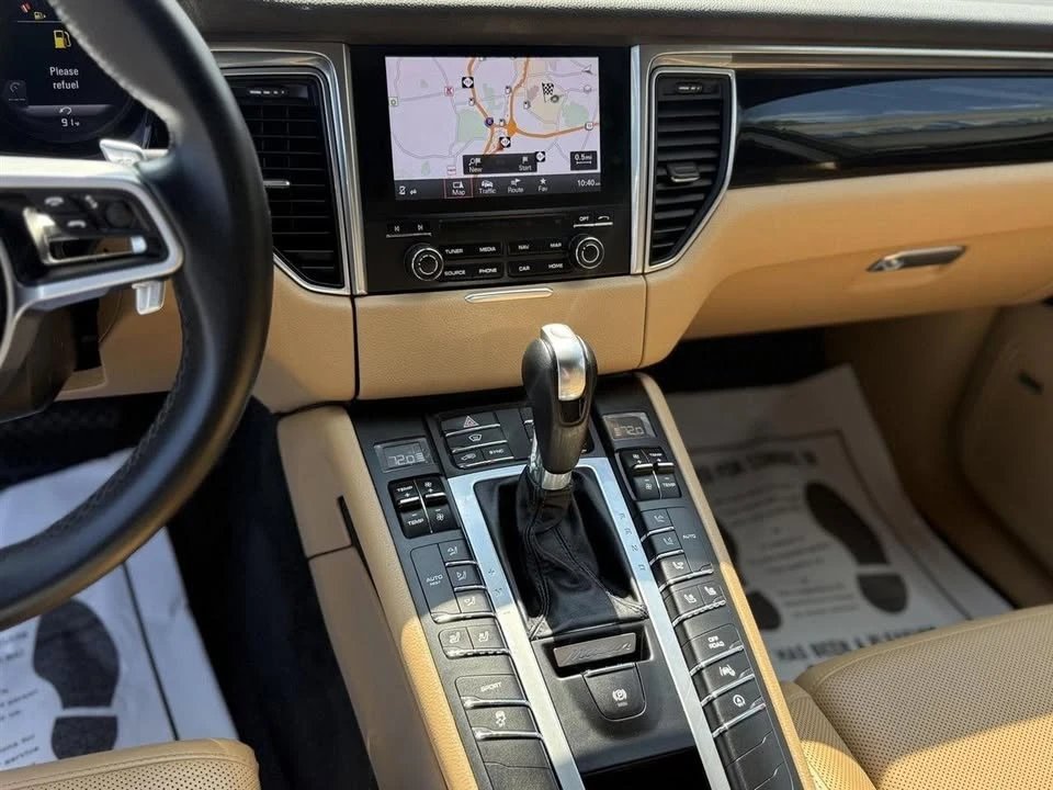 2017 Porsche Macan - Image 15 of 20