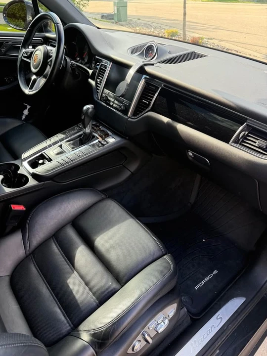 2017 Porsche Macan - Image 7 of 11