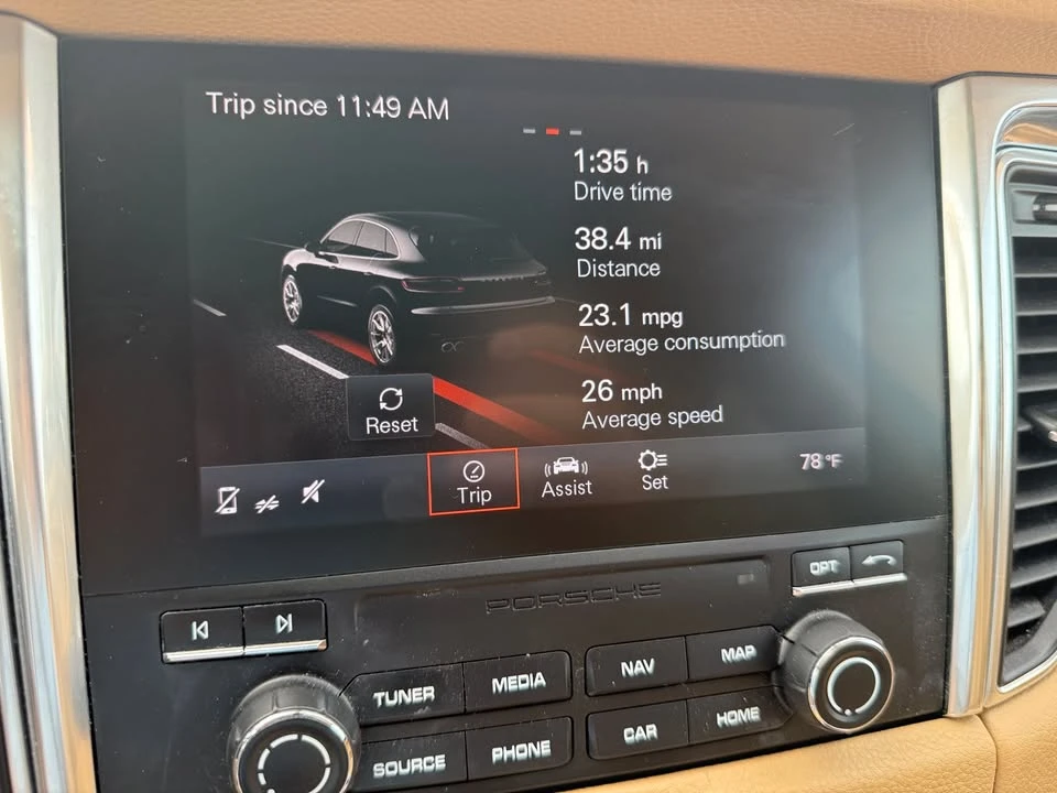2017 Porsche Macan - Image 15 of 19