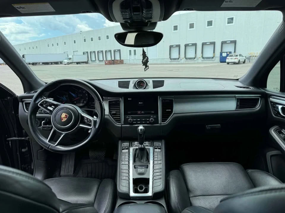 2017 Porsche Macan - Image 8 of 11