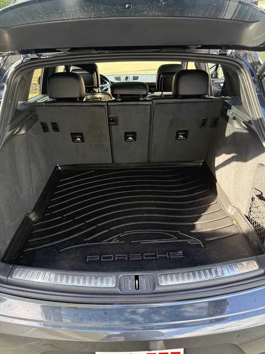 2017 Porsche Macan - Image 9 of 11