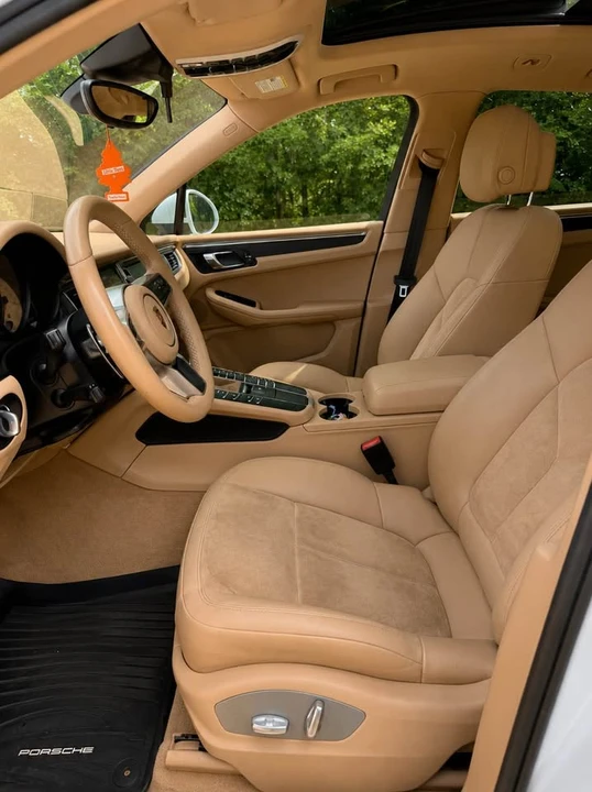 2017 Porsche Macan - Image 18 of 20