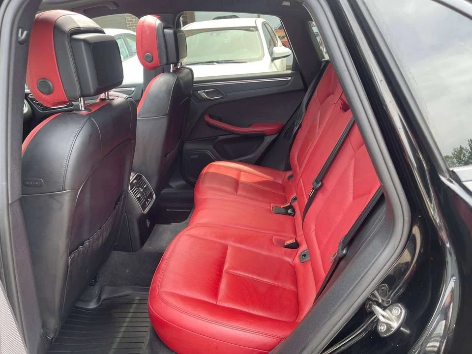 2017 Porsche Macan - Image 14 of 18