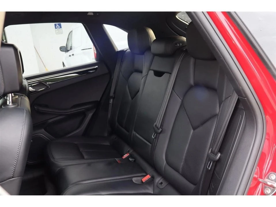 2017 Porsche Macan - Image 14 of 20