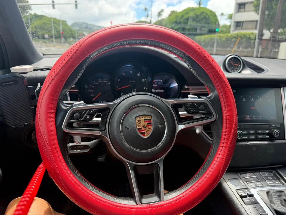 2017 Porsche Macan - Image 10 of 19