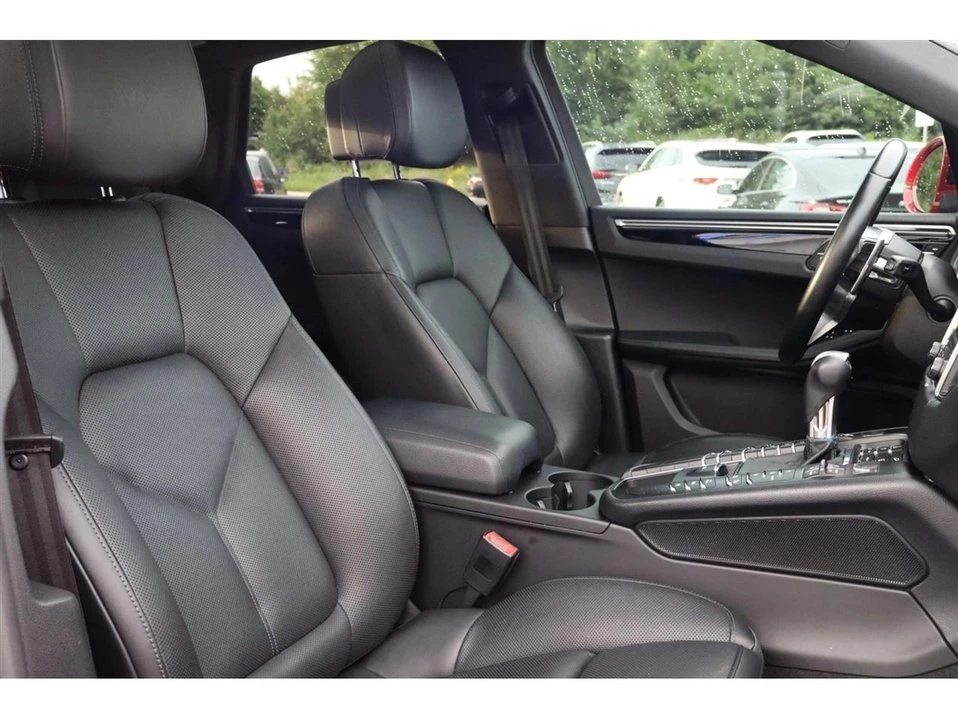 2017 Porsche Macan - Image 19 of 20