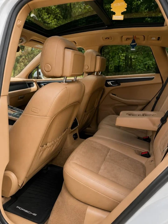 2017 Porsche Macan - Image 19 of 20