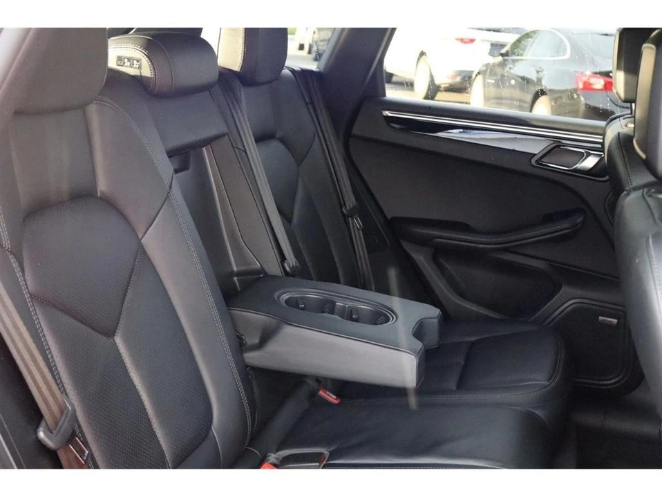 2017 Porsche Macan - Image 16 of 20