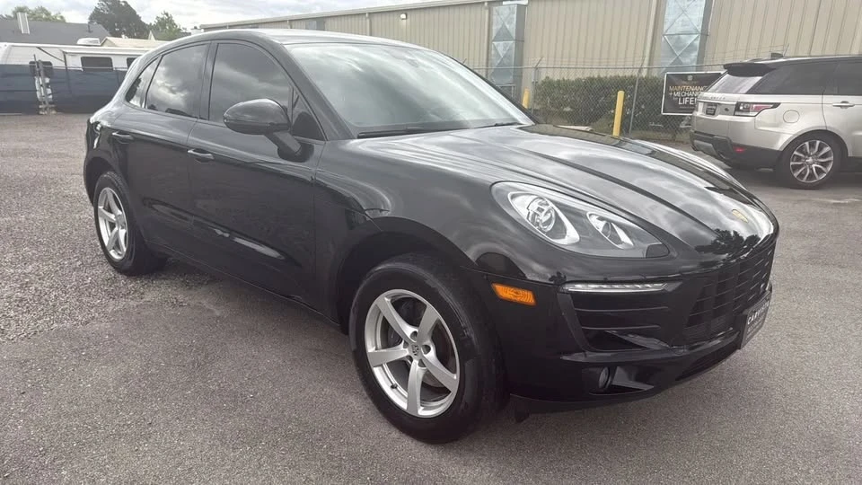 2017 Porsche Macan - Image 10 of 20