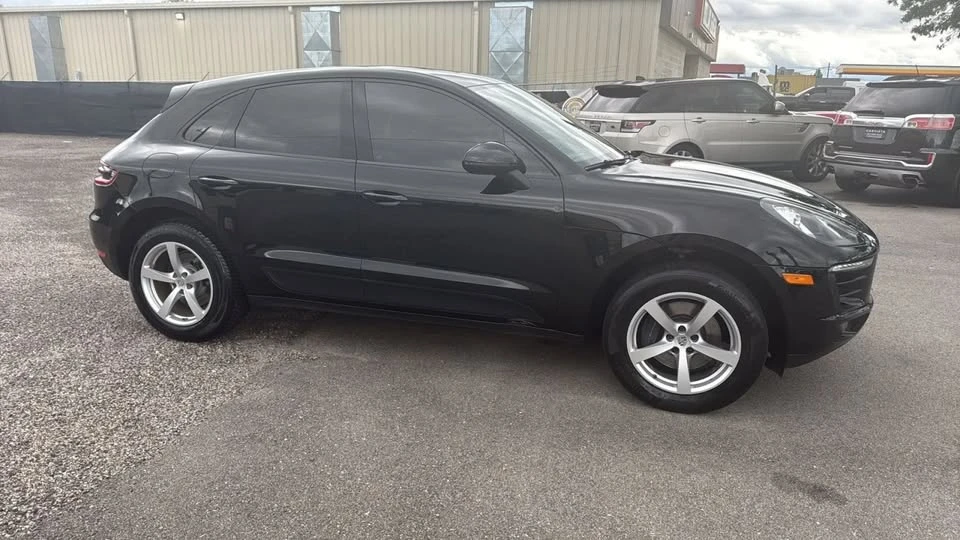 2017 Porsche Macan - Image 12 of 20
