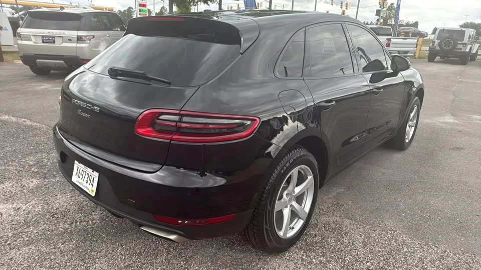 2017 Porsche Macan - Image 16 of 20