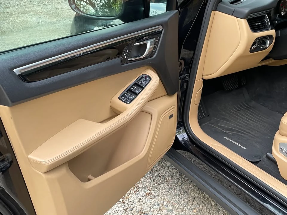 2017 Porsche Macan - Image 11 of 18