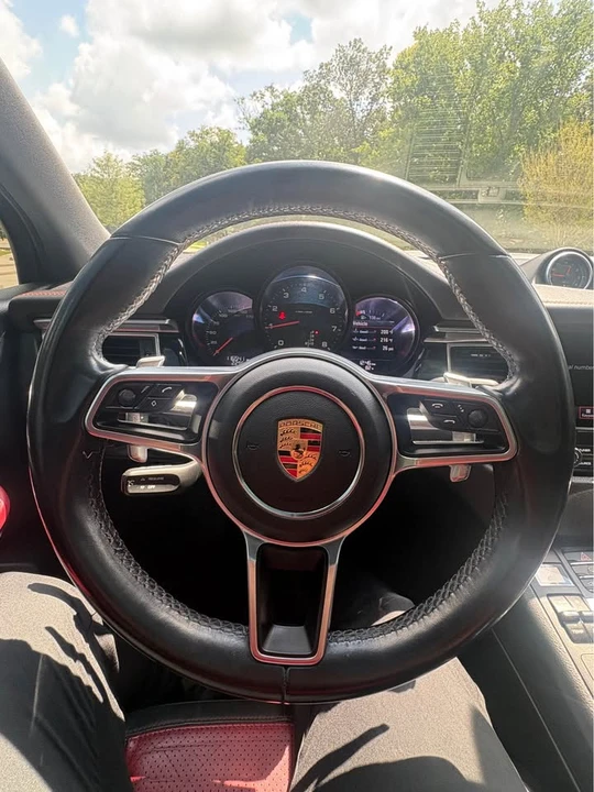 2017 Porsche Macan - Image 17 of 20