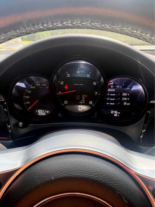 2017 Porsche Macan - Image 16 of 20