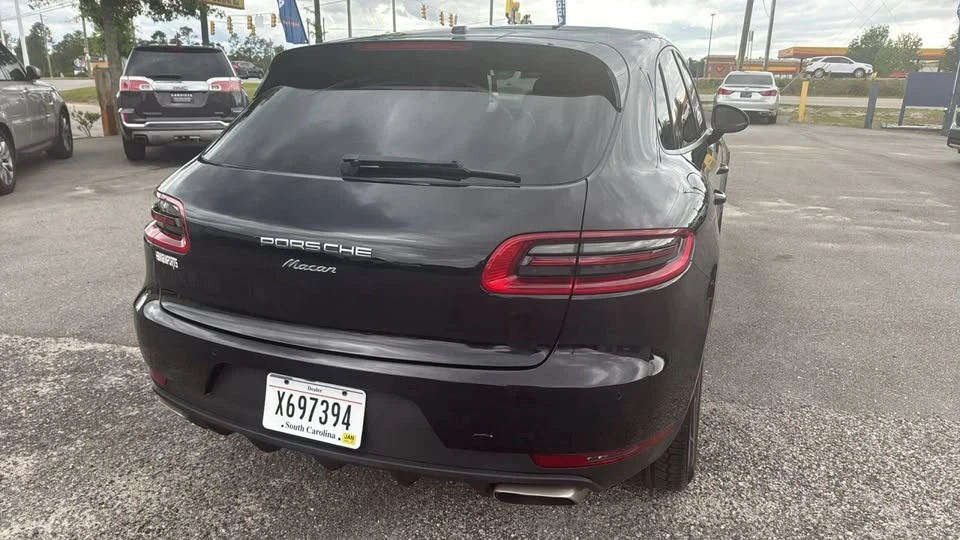 2017 Porsche Macan - Image 18 of 20