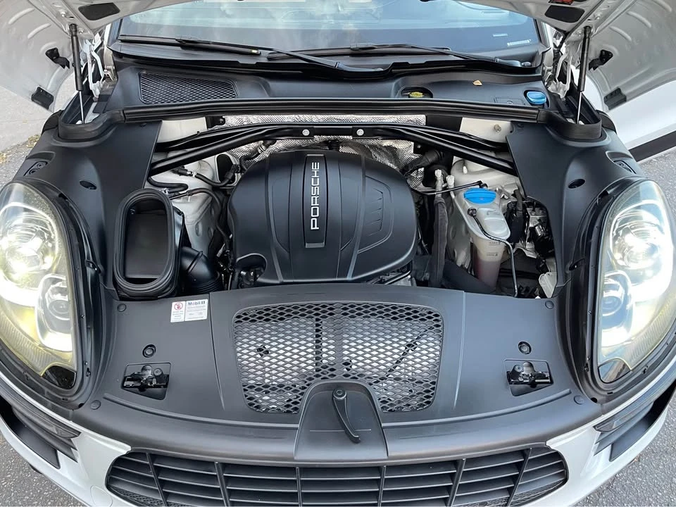 2017 Porsche Macan - Image 15 of 16